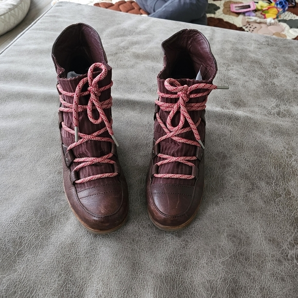 Sorel Sandy Wedge Boots - Picture 5 of 9